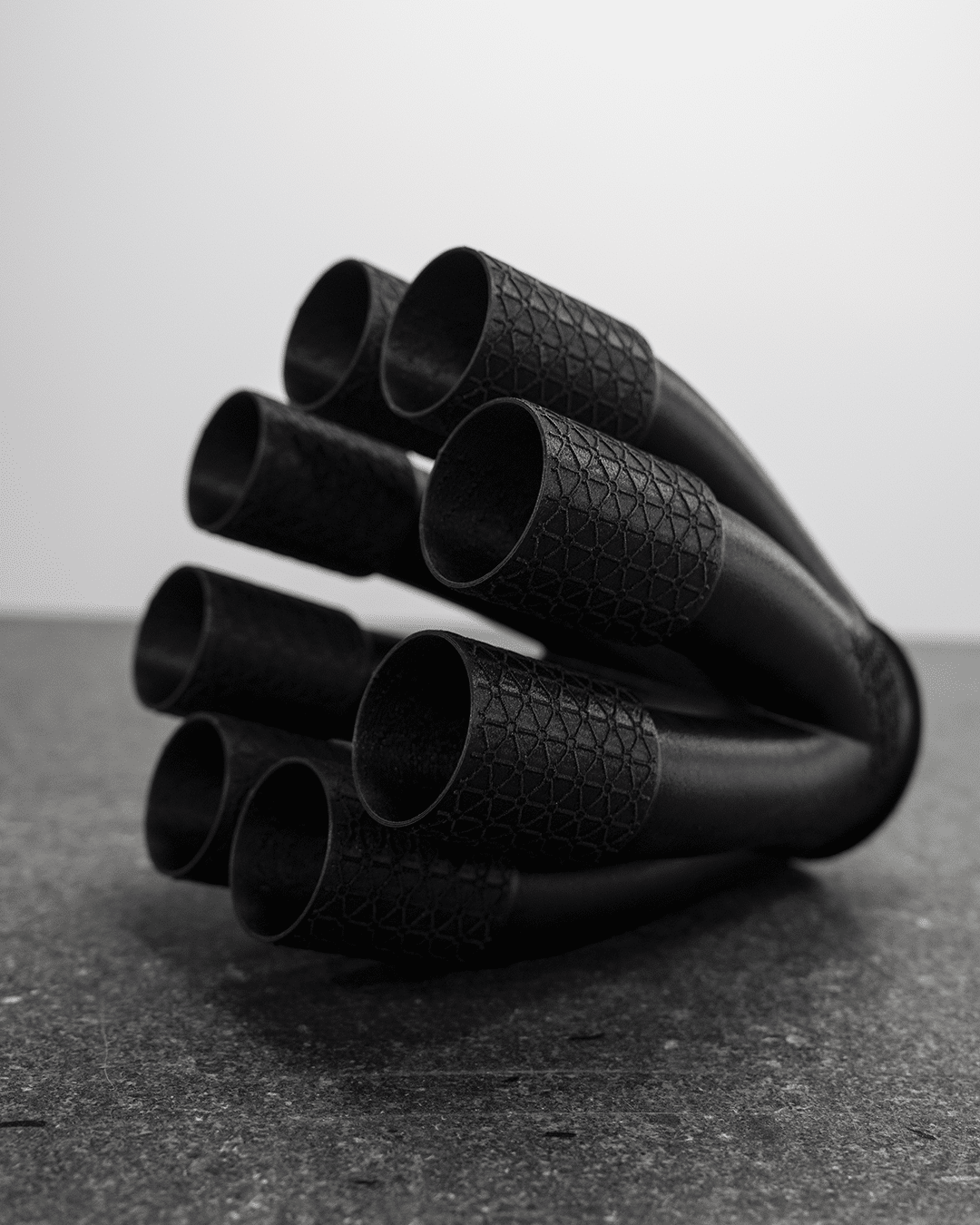 3D printed metal exhaust header with lattice surface texture